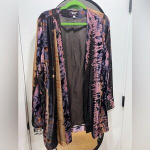 JOHNNY WAS velvet kimono with pockets size Large. EUC. Length 34” Pit to Pit 25”